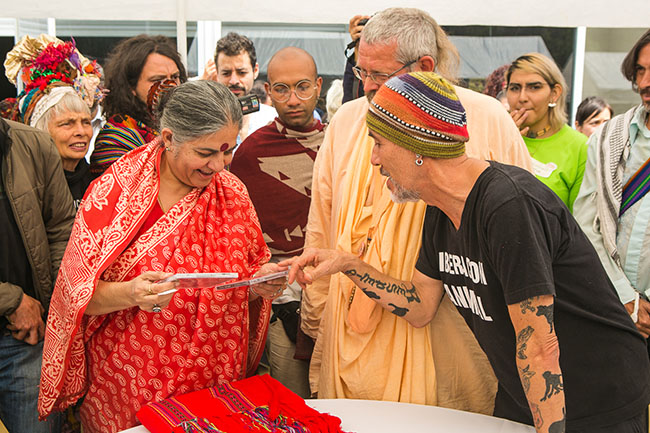 Chucho Merchan y vandana Shiva